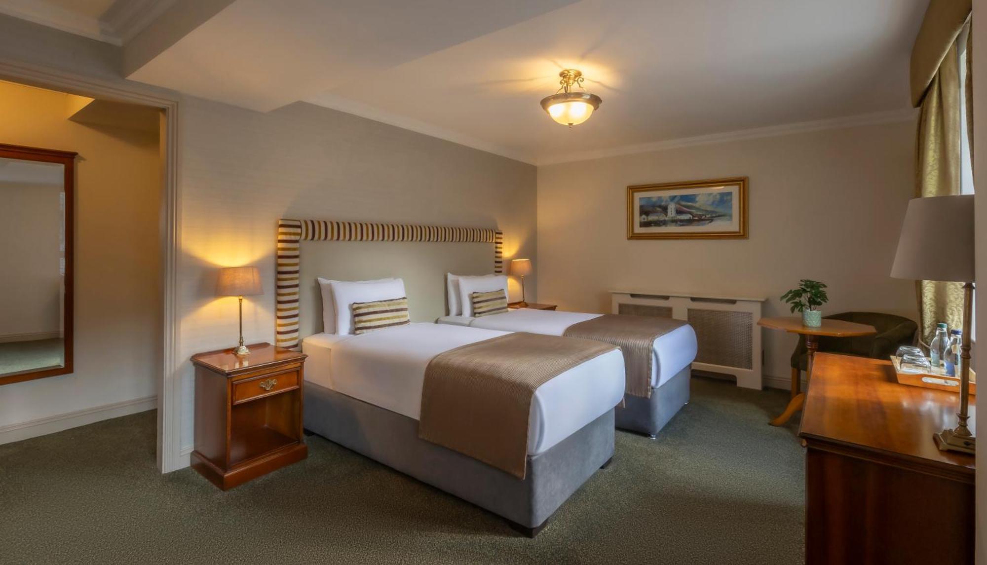 Bracken Court Hotel Балбриган Екстериор снимка
